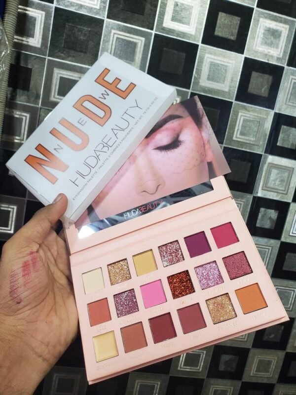 18 Colors Eyeshadow Palette
